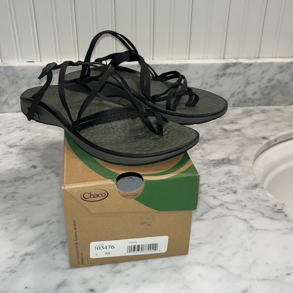 Chaco Shoes - Chaco Womens adjustable black sandals 9